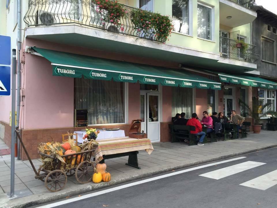 Family Hotel Odessa Sevlievo Exterior photo